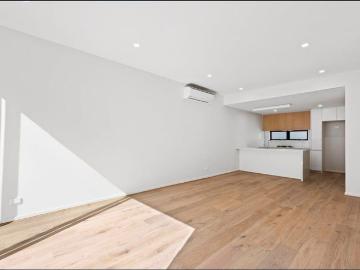 Luxury Townhouse In The Heart Of Box Hill
