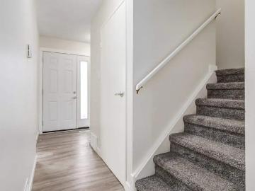 Lynbrook Townhouses 4 Bedroom Home for Rent at 660 602...