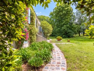 Magnifique maison bourgeoise avec vigne et dépendances à...