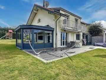Magnifique villa mitoyenne avec vue lac à louer meublée...