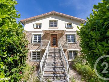 Maison 11 pièces 212 m²