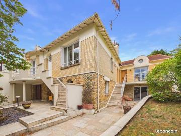 Maison 8 pièces 243 m²