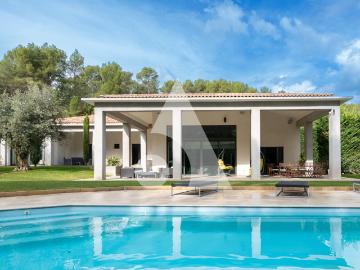Maison 5 pièces 272 m²