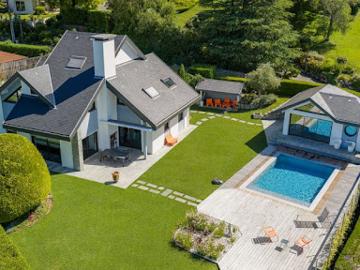 Maison avec piscine et jardin