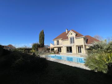 Maison 8 pièces 197 m²