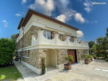 Maison 8 pièces 240 m²