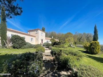 Maison 8 pièces 290 m²