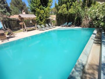 Maison avec piscine et jardin