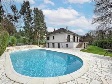 Maison 9 pièces 220 m²
