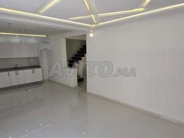 Maison commerciale à vendre dans le quartier Al Huda