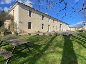 Maison avec piscine et jardin