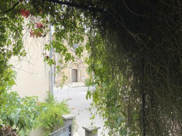 Maison à rénover avec cour, jardin et garage au coeur...