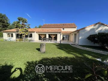 Maison avec piscine et jardin
