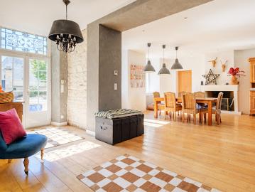 Maison avec piscine et jardin