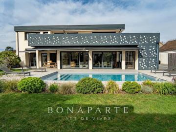 Maison avec piscine et jardin
