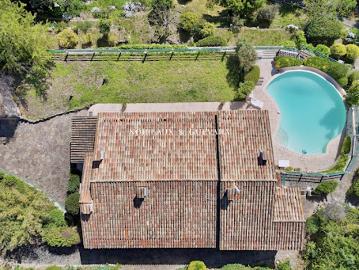 Maison avec piscine et jardin