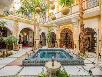 Maison avec piscine et jardin