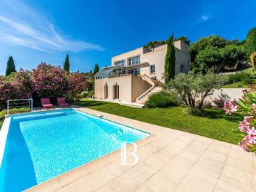 Maison avec piscine et jardin