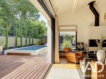 Maison avec piscine et terrasse