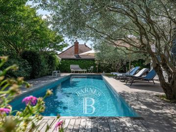Maison avec piscine et jardin