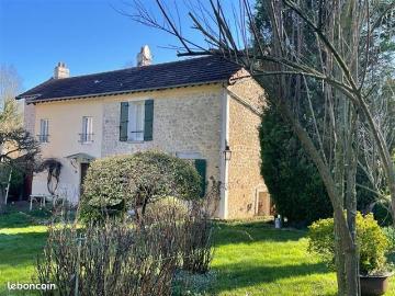 Maison de carcatère, BRIARDE, INDEPENDANTE avec terrain