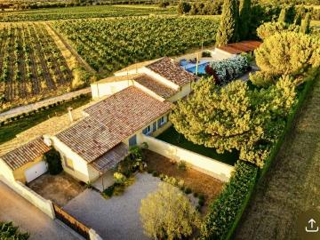 Maison de luxe de 8 pièces en vente à Vacqueyras, France