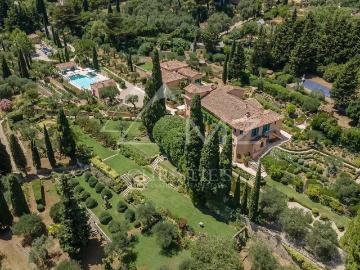 Maison de luxe en vente à Grasse, France