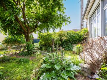 MAISON DE PLAIN PIED AVEC BEAU JARDIN ET STATIONNEMENT CAUDE