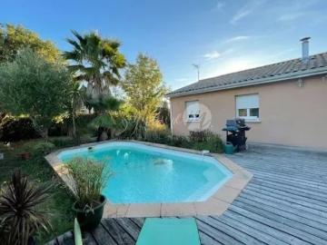 Maison de plain pied avec piscine – Meyran