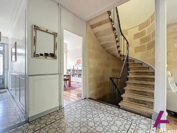 Maison en pierre rénovée avec jardin 145m² SAINT SEURIN