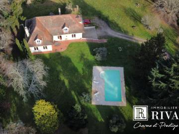 MAISON TRADITIONNELLE DE 214 M2 SUR 5253 M2 POSS. 5 CH