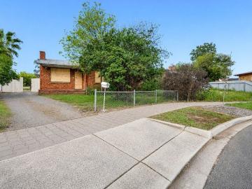 Maisonette on 565sqm Major Renovation Required