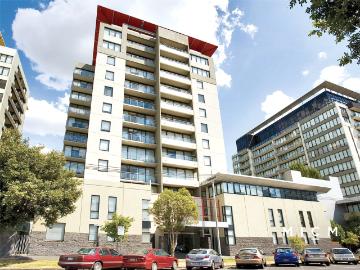 Marvellous Three Bedroom Apartment Renovated bathroom