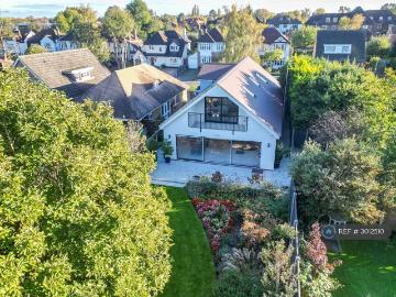 Margaret Avenue, Brentwood, CM15 4 bed detached house to...