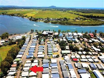 PET DOG FRIENDLY CENTRAL SUNSHINE COAST, SHORT WALK TO...