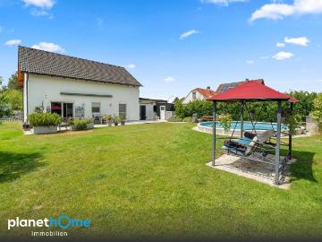 Massives Baumeisterhaus mit Pool, großer Terrasse und...