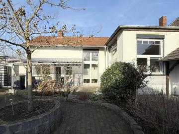 3 Parteienhaus mit Charme, Historie und solider...