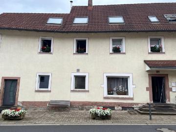Mehrfamilienhaus mit Gewerbeeinheit – solide Kapitalanlage