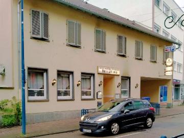 Mehrfamilienhaus in Hockenheim Stadtzentrum mit einem...
