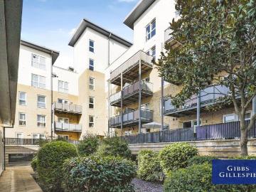 Metropolitan Station Approach. 2 bed flat to rent £1,750...