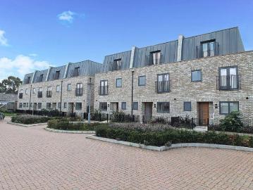 Mews Close, Harrow 4 bed townhouse to rent £2,995 pcm...