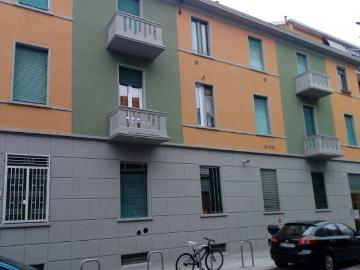 Monolocale Milano v.degli Umiliati con balcone e cantina...