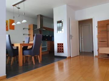 Möblierte 3 Zimmer Wohnung mit Balkon und Parkplatz in...