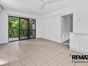 Modern Coastal Living in the Heart of Trinity Beach