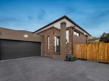Modern Comfort in a Prime Location Unit 4/3 Fortune...