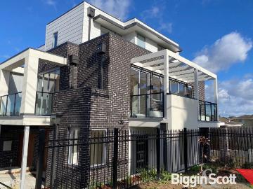 Modern & Convenient Living in a Prime Templestowe Lower...