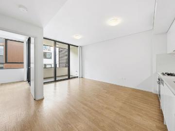 Stylish 1 Bedroom Apartment with Balcony & Exceptional...