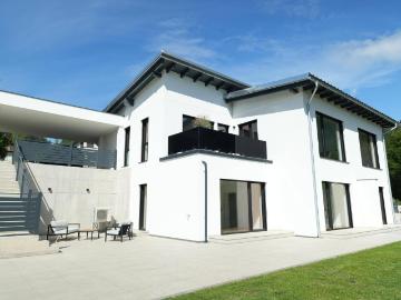MODERN LIVING Neuwertige Doppelhaushälfte mit 2...
