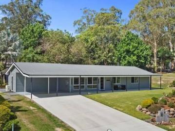Modern renovated family home on acreage