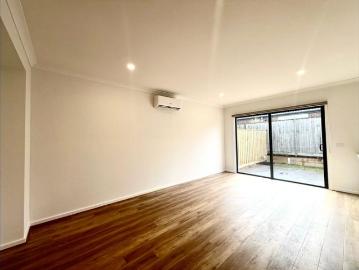 Modern Townhouse Living Awaits in Tarneit